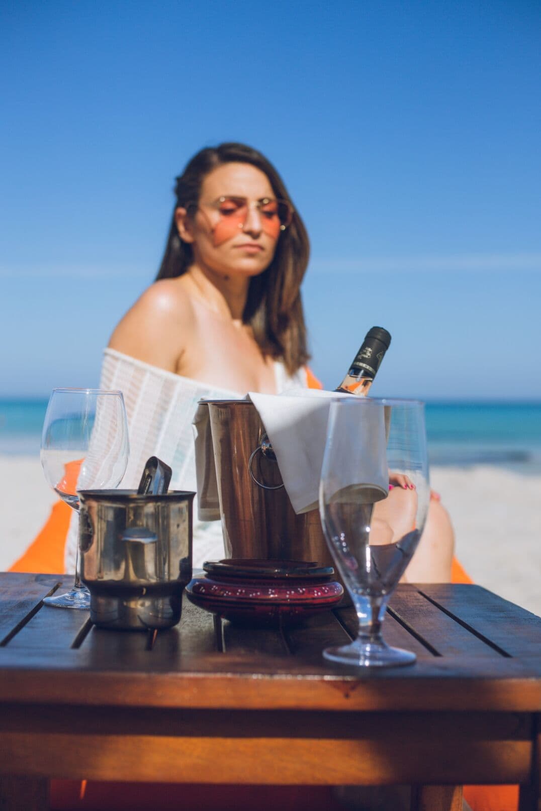 Beach Bar - Champagne service on the beach